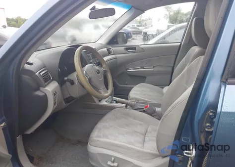 2010 Subaru Forester 2.5X Premium z USA, uszkodzony, nr VIN JF2SH6CC2AH905922